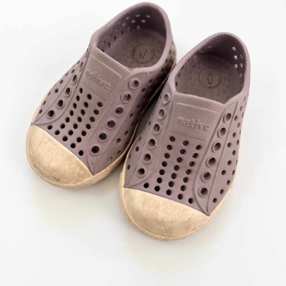 Native Kids Water Shoes in Purple and Cream